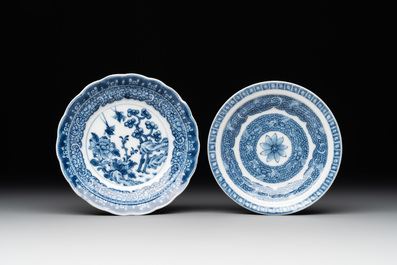 A collection of 32 pieces Chinese blue and white cups, saucers and covers with floral design, Qianlong