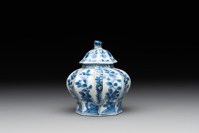 A Chinese blue and white tureen, a teapot and two dishes, Yongzheng/Qianlong