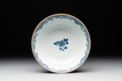 A collection of 17 Chinese blue and white wares, Kangxi/Qianlong