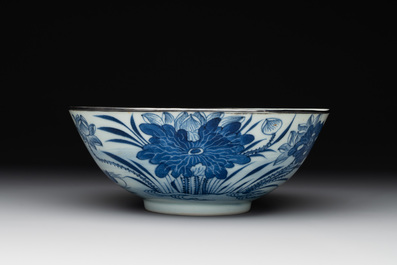 A Chinese blue and white 'Bleu de Hue' bowl for the Vietnamese market, chơi ngọc 玩玉 mark, 19th C.