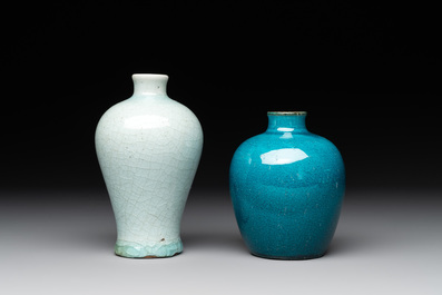 Two Chinese monochrome-glazed vases and two frogs, 19th C.