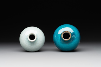 Two Chinese monochrome-glazed vases and two frogs, 19th C.