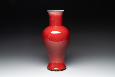 A Chinese copper-red-glazed vase, 18/19th C.