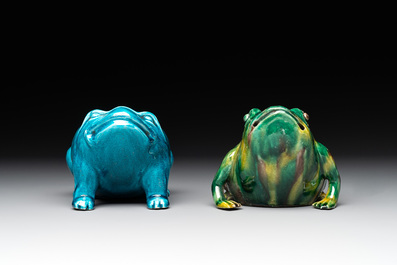 Two Chinese monochrome-glazed vases and two frogs, 19th C.