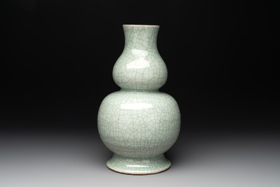 A Chinese ge-type double gourd vase, 19th C.
