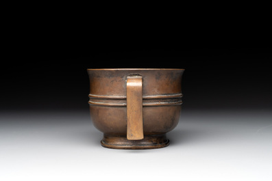 A Chinese bronze oval censer with handles, Shu Yuan 恕園 mark, 19th C.