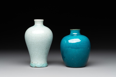 Two Chinese monochrome-glazed vases and two frogs, 19th C.