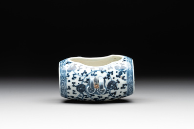 A Chinese blue and white tea caddy with wooden cover and a bird feeder, Xuande mark, 19th C.