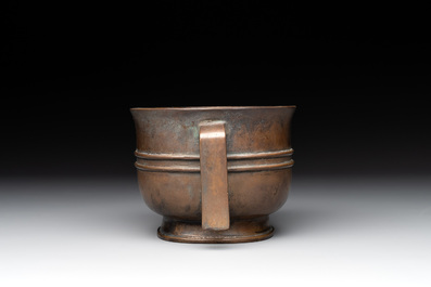 A Chinese bronze oval censer with handles, Shu Yuan 恕園 mark, 19th C.