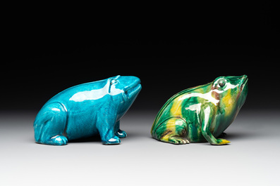 Two Chinese monochrome-glazed vases and two frogs, 19th C.