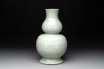 A Chinese ge-type double gourd vase, 19th C.