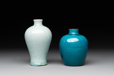 Two Chinese monochrome-glazed vases and two frogs, 19th C.