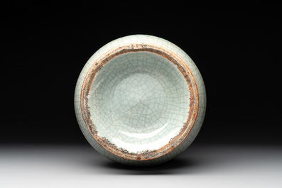 A Chinese ge-type double gourd vase, 19th C.