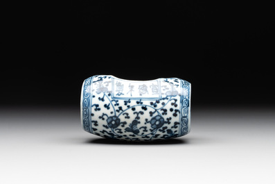 A Chinese blue and white tea caddy with wooden cover and a bird feeder, Xuande mark, 19th C.