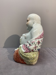 A Chinese famille rose Buddha and two figures, Zhi Yitai 朱義泰 mark, 19/20th C.