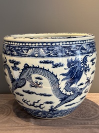 A Chinese blue and white 'dragon' fish bowl, 19th C.