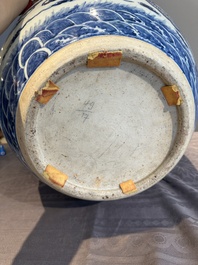 A Chinese blue and white 'dragon' fish bowl, 19th C.