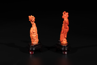 Two Chinese red coral figures of Shoulao on wooden stand, 19/20th C.