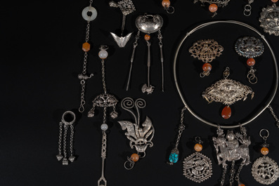 A collection of Chinese silver and precious stones jewellery, 19/20th C.