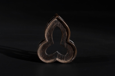 A Chinese Mughal-style leaf-shaped ruby-inset jade box and cover on wooden base, 18th C.