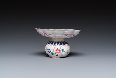 A Chinese Canton enamel spittoon, Yongzheng/Qianlong