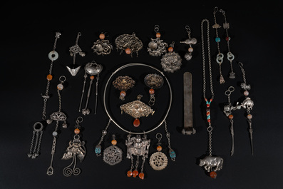 A collection of Chinese silver and precious stones jewellery, 19/20th C.