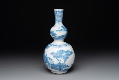 A blue and white Dutch Delft double gourd chinoiserie vase, 17th C.