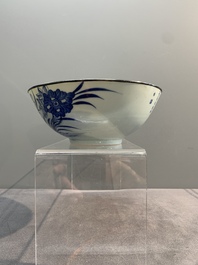 A Chinese blue and white 'Bleu de Hue' bowl for the Vietnamese market, chơi ngọc 玩玉 mark, 19th C.