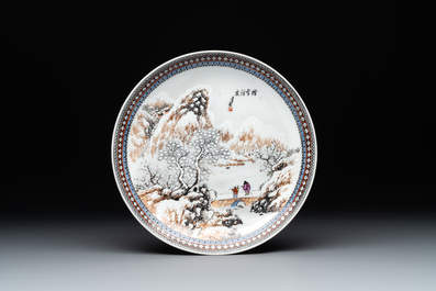 A pair of Chinese famille rose covered vases and a plate, Kangxi and Qianlong mark, 20th C.