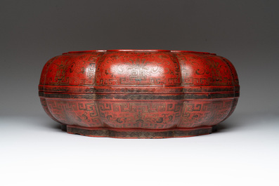 A Chinese red lacquer box and cover with floral design, 19/20th C.