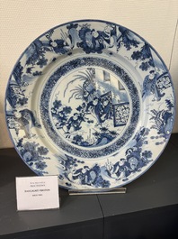 A large blue and white Dutch Delft chinoiserie dish, late 17th C.