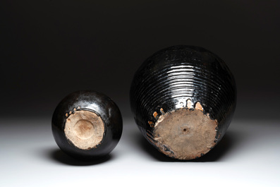 Two Chinese black-glazed jars, 17/18th C.