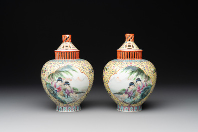 A pair of Chinese famille rose covered vases and a plate, Kangxi and Qianlong mark, 20th C.