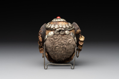 A Tibetan kapala and two Sino-Tibetan bronze figures, 19/20th C.