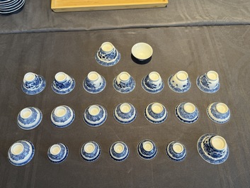 A collection of 32 pieces Chinese blue and white cups, saucers and covers with floral design, Qianlong