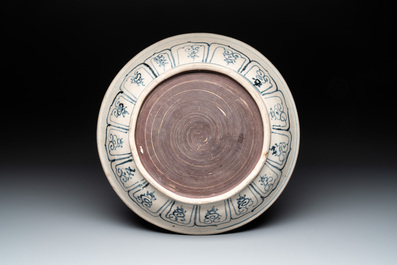 An Annamese or Vietnamese blue and white dish with floral design, 15/16th C.