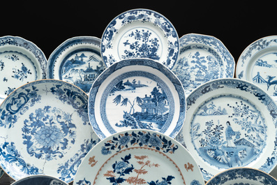 15 Chinese blue and white dishes and plates, Yongzheng/Jiaqing