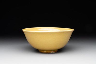 A Chinese yellow-glazed bowl, Jiajing mark, 19/20th C.