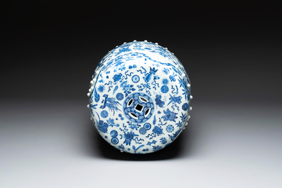 A Chinese blue and white 'antiquities' garden seat, 19th C.