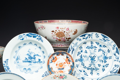 A collection of 22 Chinese blue, white, famille rose and Imari-style wares, 18th C.