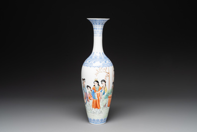 A Chinese famille rose eggshell vase with figural design and a pair of miniature vases, Qianlong mark, 20th C.