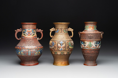 Four Japanese archaistic champlev&eacute; vases, Meiji, 19/20th C.