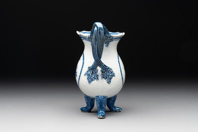 A pair of Chinese blue and white cups and saucers and a milk jug, Qianlong/Jiaqing