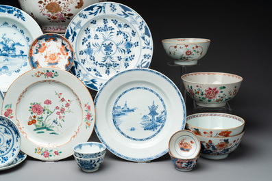 A collection of 22 Chinese blue, white, famille rose and Imari-style wares, 18th C.