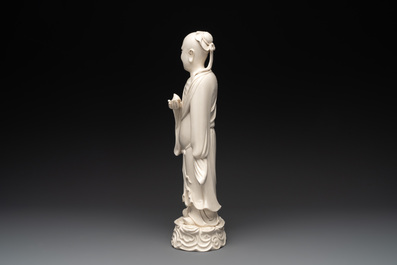 A Chinese Dehua blanc de Chine figure of a sage holding a peach, 20th C.