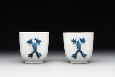 A pair of Chinese blue and white cups and saucers and a milk jug, Qianlong/Jiaqing