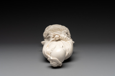 A Chinese Dehua blanc de Chine figure of a sage holding a peach, 20th C.