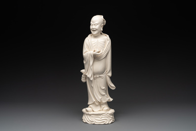 A Chinese Dehua blanc de Chine figure of a sage holding a peach, 20th C.