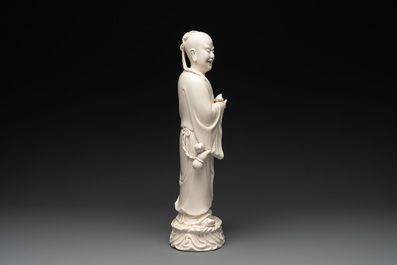 A Chinese Dehua blanc de Chine figure of a sage holding a peach, 20th C.