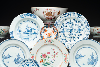A collection of 22 Chinese blue, white, famille rose and Imari-style wares, 18th C.